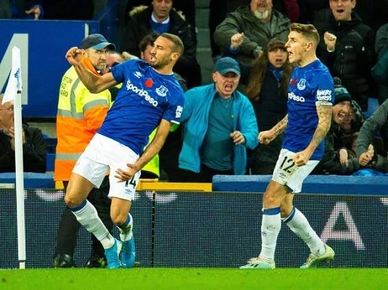 Cenk Tosun's late header secured Everton a point