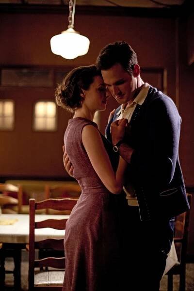 Zavolejte porodní sestřičky - Epizoda 4 - Z filmu - Jessica Raine, Leo Staar