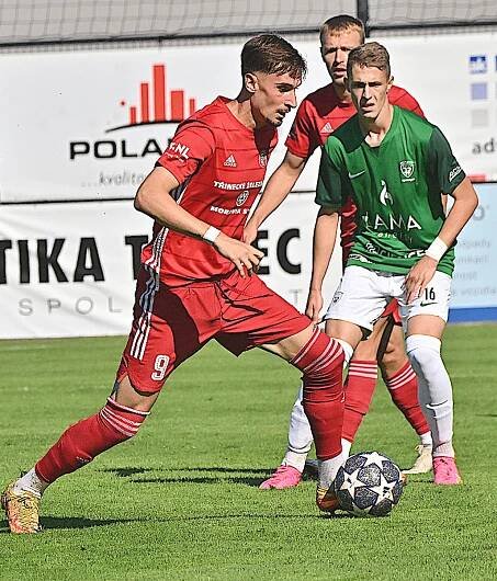 Hlučín veze z Třince bod. Dostál dvakrát zvonil na brankovou konstrukci