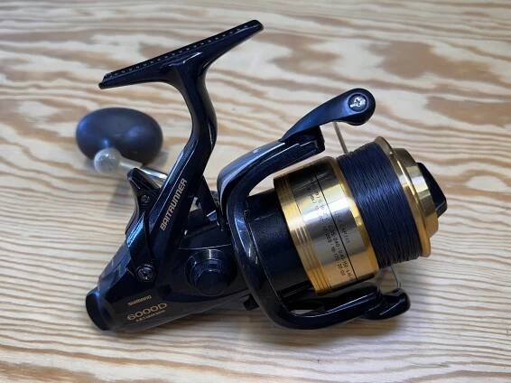 NAVIJÁKY | NAVIJÁK SHIMANO BAITRUNNER 6000 D | RYBABAZAR - Rybářský bazar, outlet a přívlačová speciálka
