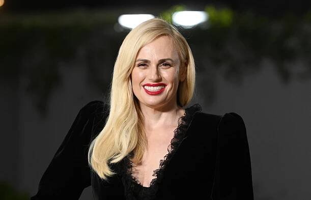 Kdo se bojí Rebel Wilson? Herečka se obula do Adele i královské rodiny