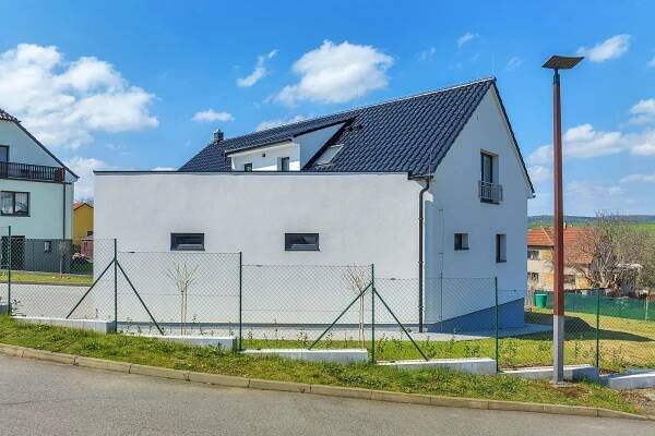 PRODÁNO - Stašov, okr. Beroun - novostavba RD 5+kk (218,25 m2), garáž, dvě – Radek Pajič | Reality Praha