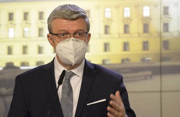 Všechny obchody mohou otevřít od 10. května. Naopak restaurační zahrádky zůstanou zavřené