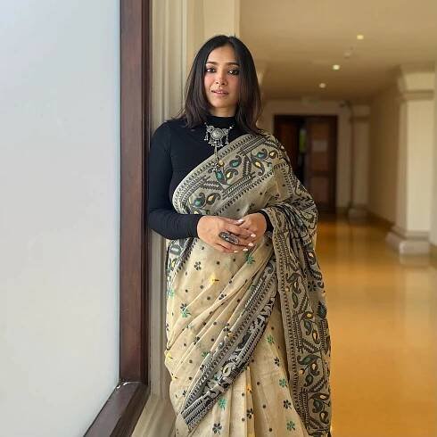 Shweta Basu as a panelist on filmbazaarindia event wearing a saree