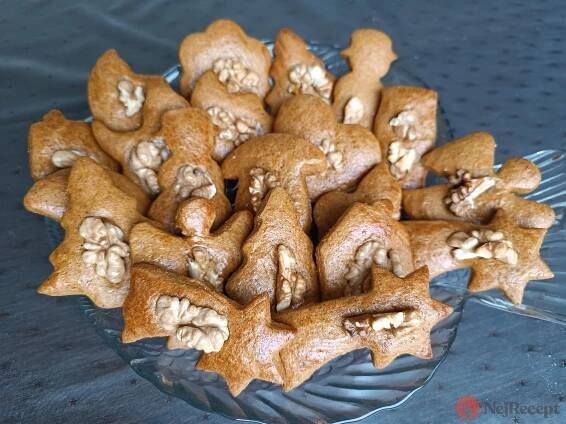 Recept na tradiční karamelové perníčky podle receptu z knihy, kterou jsem zdědila.