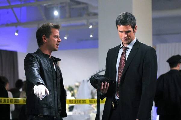 Kriminálka New York - Pomoc - Z filmu - Carmine Giovinazzo, Eddie Cahill