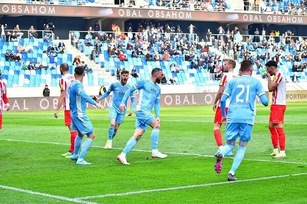 Pekné futbalové popoludnie s piatimi gólmi belasých