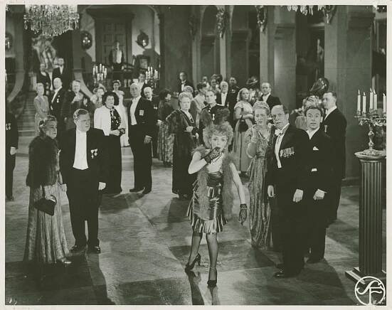 Annalisa Ericson, Julia Cæsar, Gösta Cederlund, Nils Poppe - Greven från gränden - Z filmu