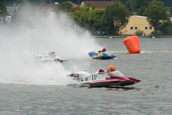 HydroGP: Formule na vodě – rybník Olšovec provoní vůně benzinu