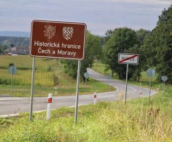 Nové cedule připomínají tradiční zemskou hranici Moravy a Čech na Svitavsku