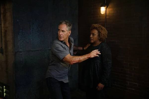 Námořní vyšetřovací služba: New Orleans - Tik tak - Z filmu - Scott Bakula, CCH Pounder