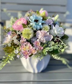 Jarní dekorace v bílém květináči :: Kytičky z dílničky