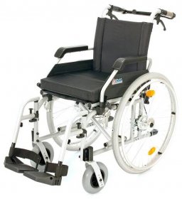 108-23 Invalidní vozík s brzdami
