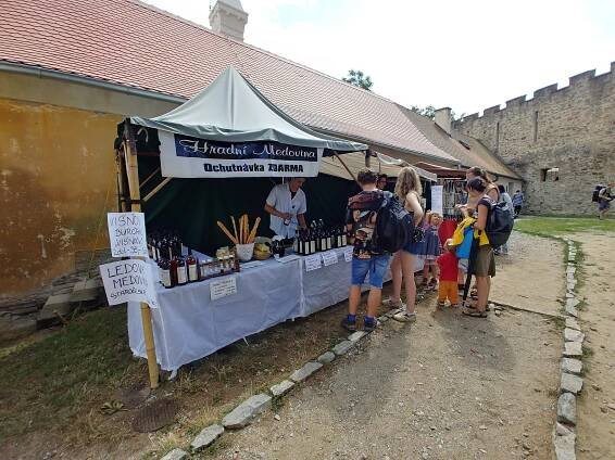 Skotské sukně, keltské lektvary. Na hradě Veveří lidé slavili keltský Lughnasad