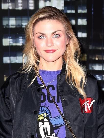 Frances Bean Cobain abstinovala, drogy porazila a nyní se věnuje malířství. 