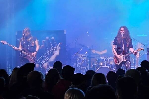 Kapela BASTARD : kontakt : koncert. Ta pravá rocková nálož.