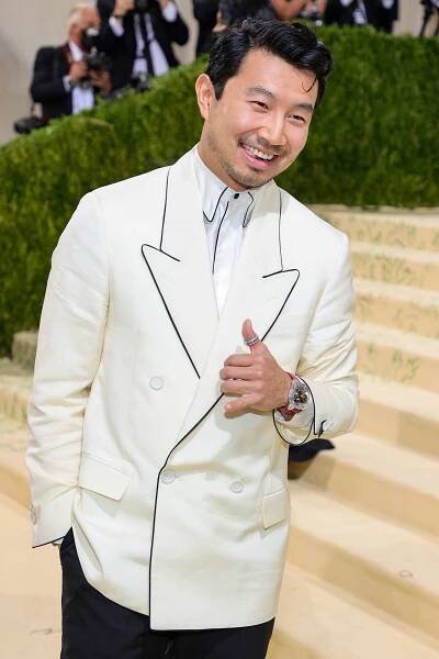 Simu Liu Looks Marvel-ous at the Met Gala in N.Y.C., Plus Jojo Siwa, Nicole Kidman, Keith Urban and More