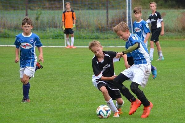 TURNOVSKÁ FOTBALOVÁ MLÁDEŽ ZÍSKALA OFICIÁLNÍ PUNC OKRESNÍHO STŘEDISKA MLÁDEŽE ANEB POJĎ HRÁT FOTBAL ZA BARÁKEM - Turnovsko v akci