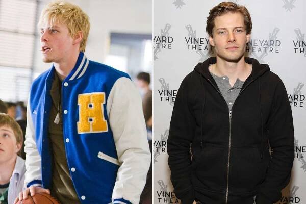 Hunter Parrish in '17 Again' (2009) ; Hunter Parrish attends the Cast photo call for the Vineyard Theatre production of 