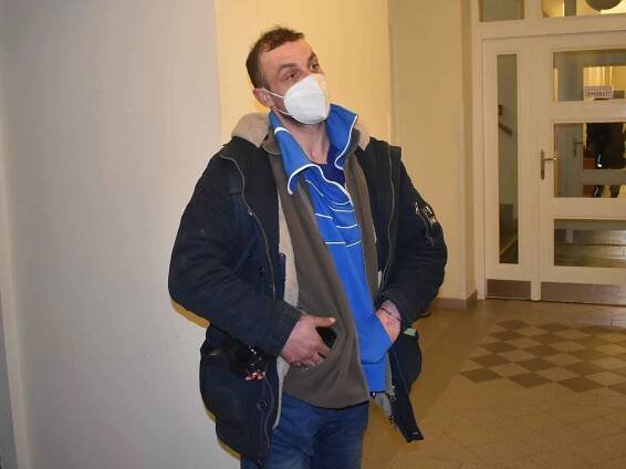 Václav Kraus u plzeňského městského soudu.