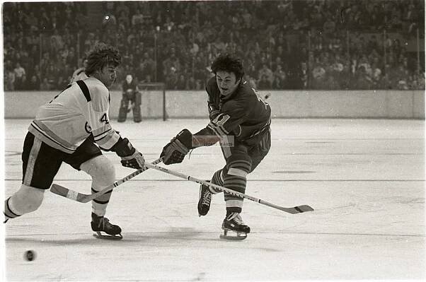 Bobby Orr “Defending Perreault” | DGL Sports – Vancouver Sport and Memorabilia