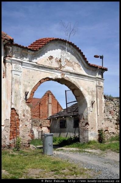 Dráchov – fotografie / hrady-zriceniny.cz