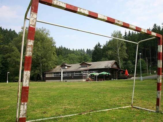 Masarykův tábor YMCA Soběšín okouzlí zalesněnou krajinou podél řeky Sázavy