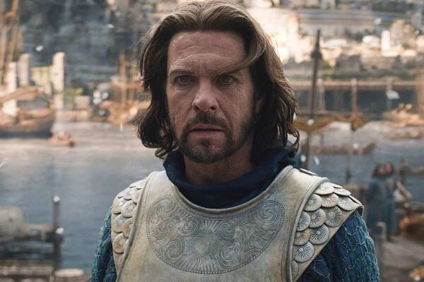'Rings of Power' star Lloyd Owen talks Elendil and geeking out over Elvish