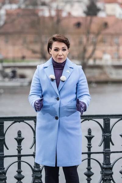 Moderátorka Bára Divišová: S politiky bych na kávu klidně šla, lidé z mého okolí mi řekli, že jsem na facku - Expres FM