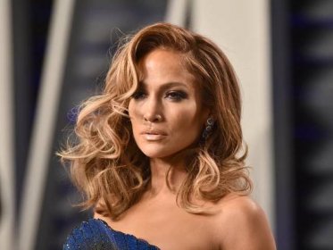Jennifer Lopez Bares All for Her Birthday: NSFW Nude, Swimsuit Video