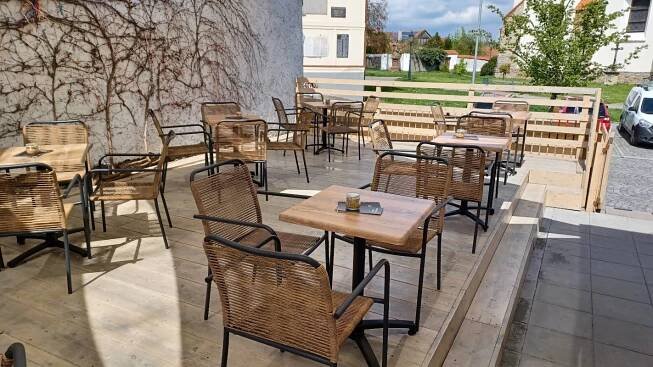 Kafíčko Vlašim terasa, nábytek pro restaurace | Ateliér Dako