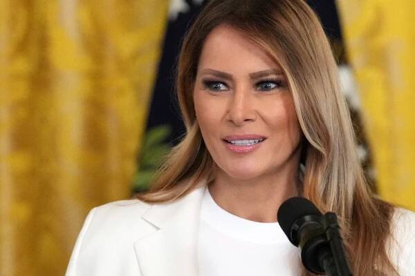 US-First Lady Melania Trump spricht am im East Room des Weißen Hauses bei einer Veranstaltung für Soldatenmütter.
