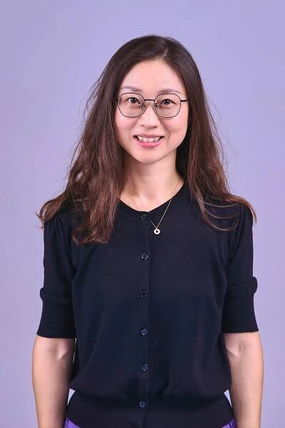 Lily "Lily" Cheng 
