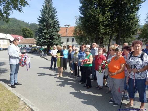 Pietne kladenie vencov - Oficiálne stránky obce Teplička nad Váhom