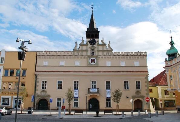 Soubor:Radnice (Havlíčkův Brod), Havlíčkovo nám. 87, Havlíčkův Brod.jpg – Wikipedie