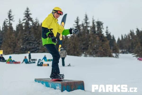 Reporty z kempů - návrhy snowparků a výroba snowboardových překážek