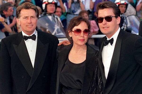 Left MARTIN SHEEN American Actor with his wife JANET and son CHARLIE SHEEN
