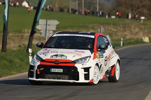 OBRAZEM: Dramatický 57. ročník Rallye Šumava ovládl Pech těsně před Kopeckým