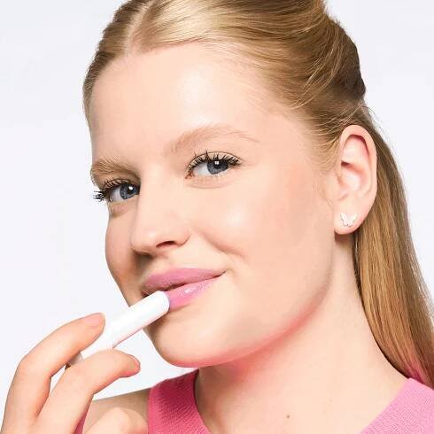 essence - Balzám na rty Juicy bomb glossy butter balm 02 So Berry Cute | Rossmann.cz 