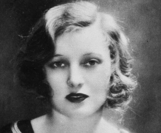 Grayscale Portrait Photo of the actress Corinne Griffith, facing the camera