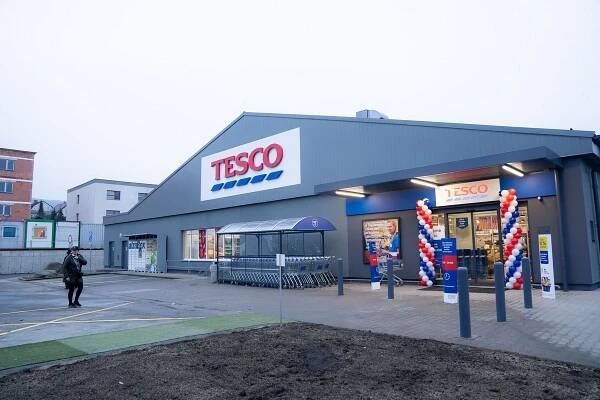 Tesco otevřelo modernizovanou prodejnu v Čerčanech a podpořilo místní organizaci DRáČe