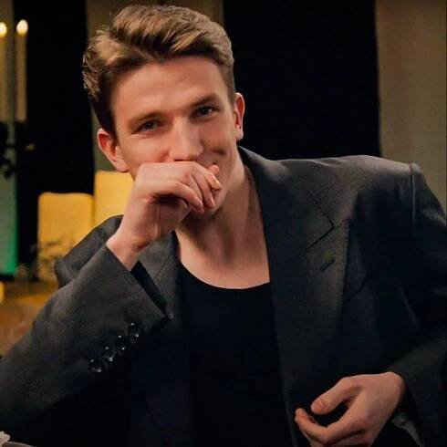 ewan mitchell fanfic on Tumblr