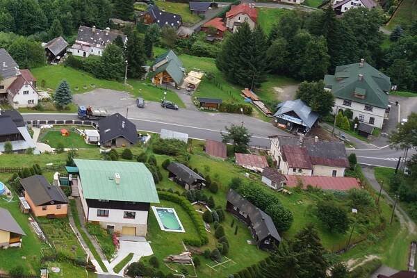 Parkoviště u pošty - Oficiální stránky obce Albrechtice v Jizerských horách