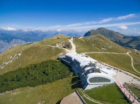 Hrad Castello Scaligero, městečko Malcesine a lanovkou na horu Monte Baldo
