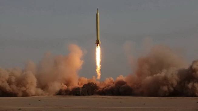 Írán vypustil rakety na americkou základnu v Kataru. Trump to označil za velmi slabou odpověď
