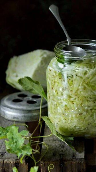 Domácí kysané zelí: Podrobný recept krok za krokem