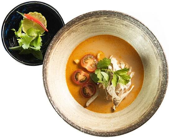 Tom Kha Kai - Thajská kuřecí polévka s kokosovým mlékem ze Sia