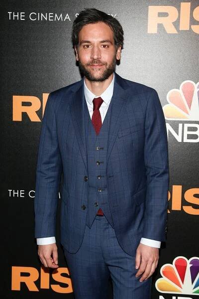 Josh Radnor Spends New Year’s Eve Meditating