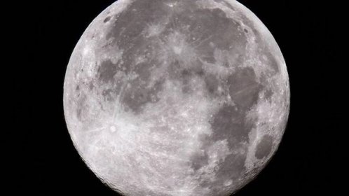 Měsíc v úplňku. Ilustrační foto