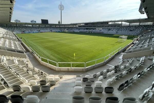 Zájem o koupi FC Hradec Králové má jen skupina Ulicha, Nedvěda a Tomka. Druhá firma ustoupila